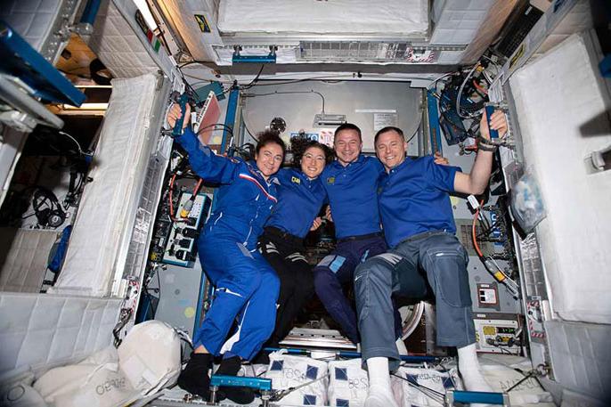 迈尔和空间站上的其他宇航员