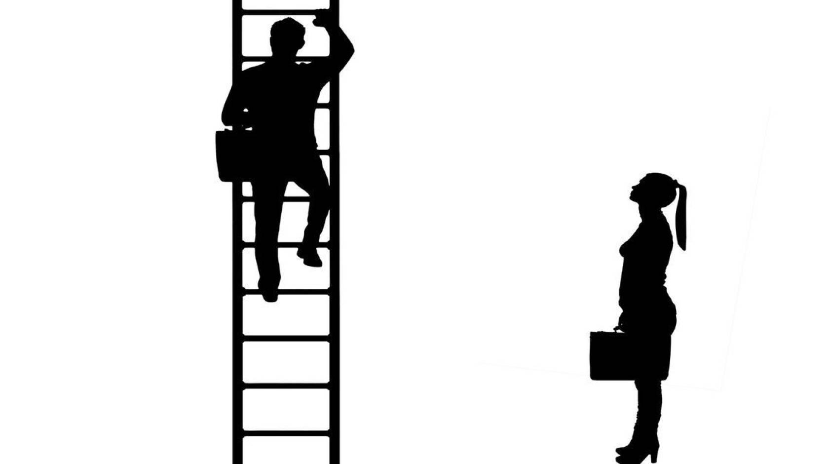 一个穿着高跟鞋拿着公文包的女人抬头看着一个拿着公文包爬梯子的男人的剪影插图.